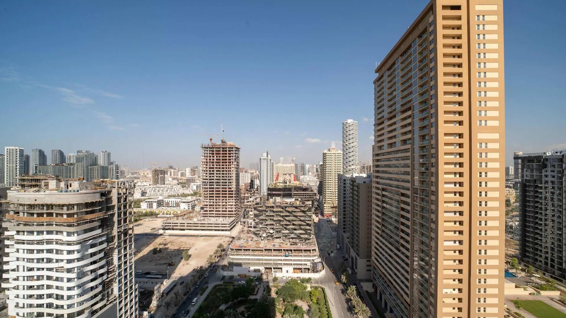 Apartment Frank Porter - Damac Tower 108 - 1Br Dubai