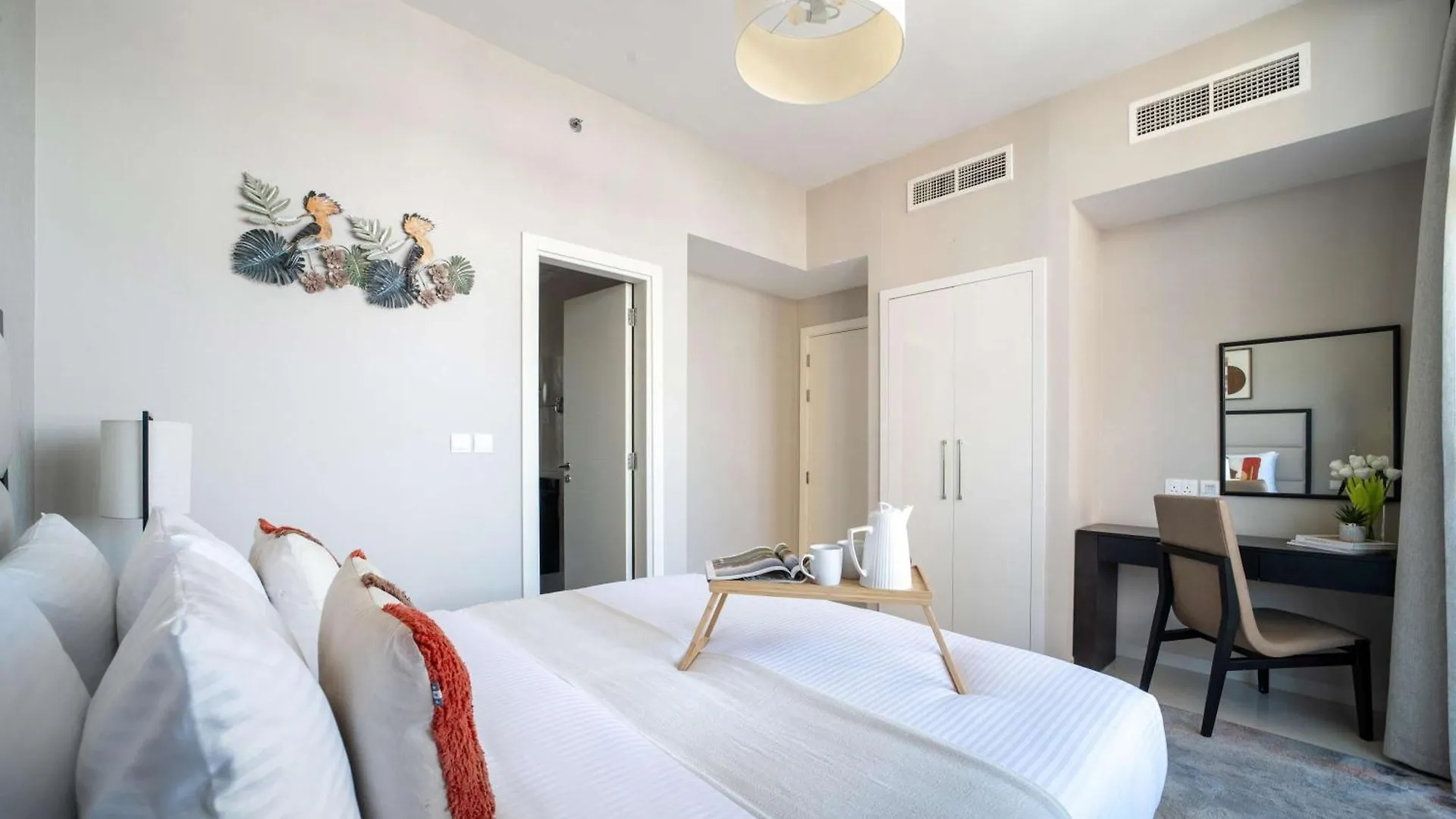 Frank Porter - Damac Tower 108 - 1Br Dubai United Arab Emirates