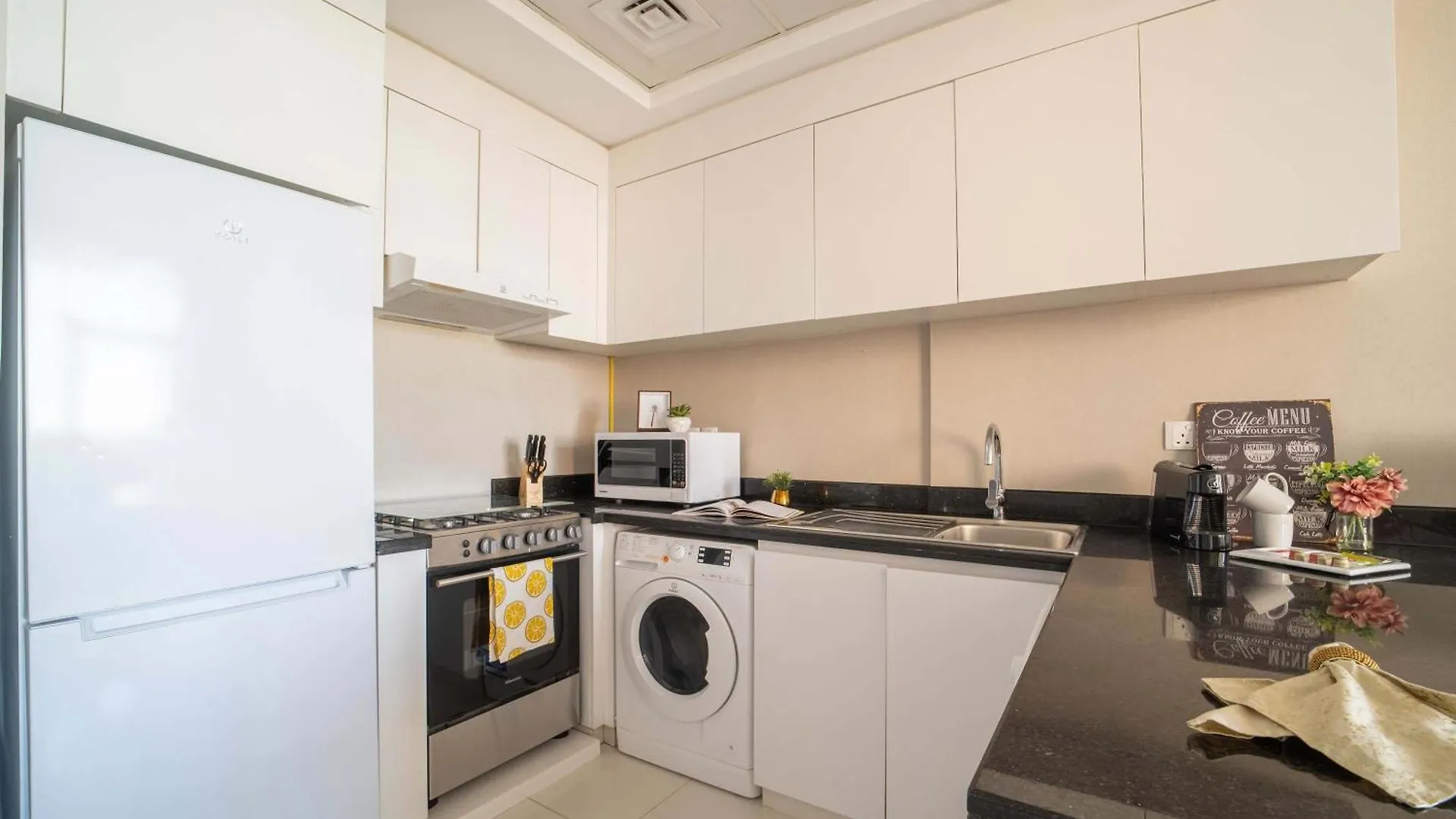 Apartment Frank Porter - Damac Tower 108 - 1Br Dubai