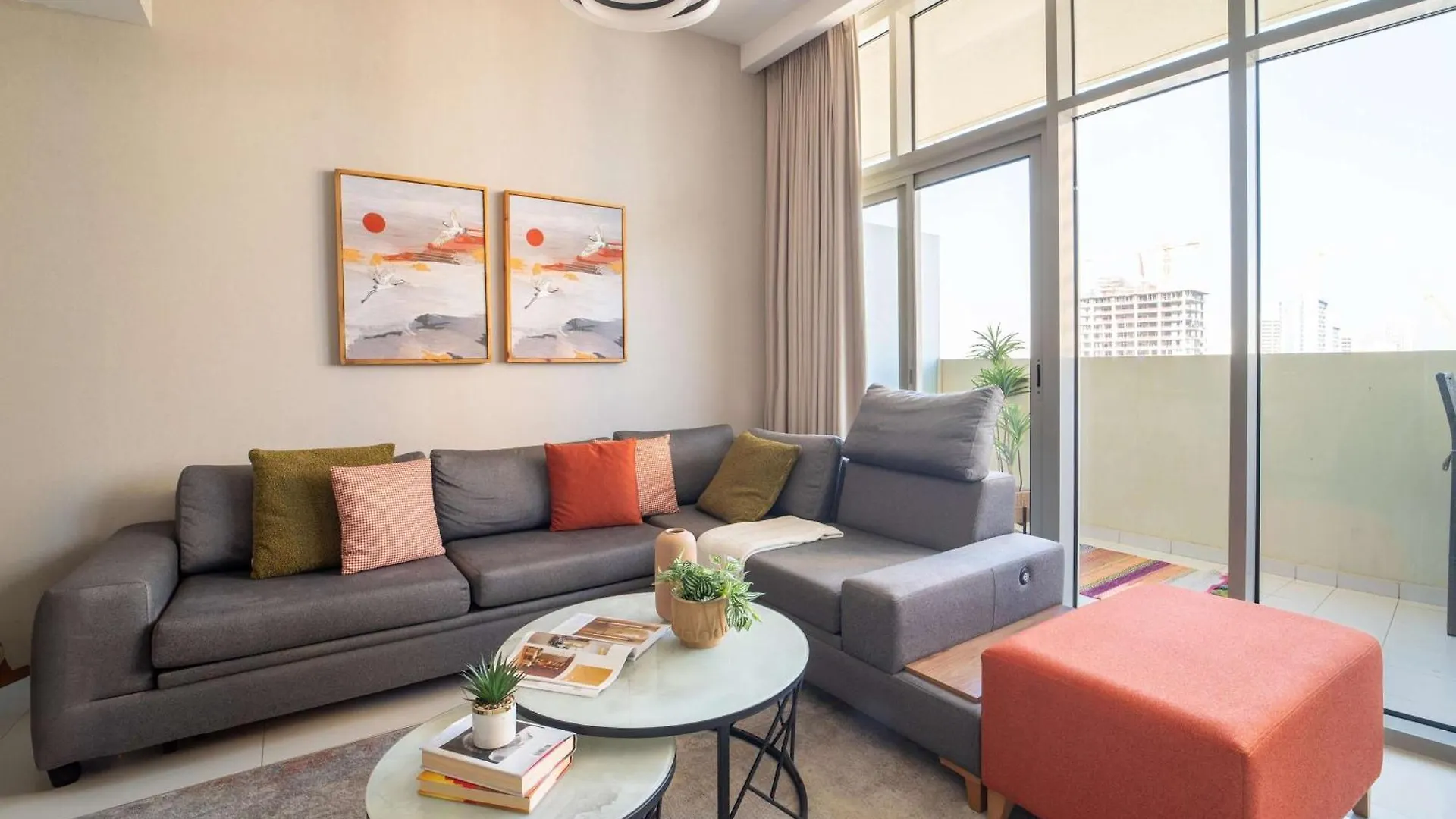 Frank Porter - Damac Tower 108 - 1Br Dubai Apartment