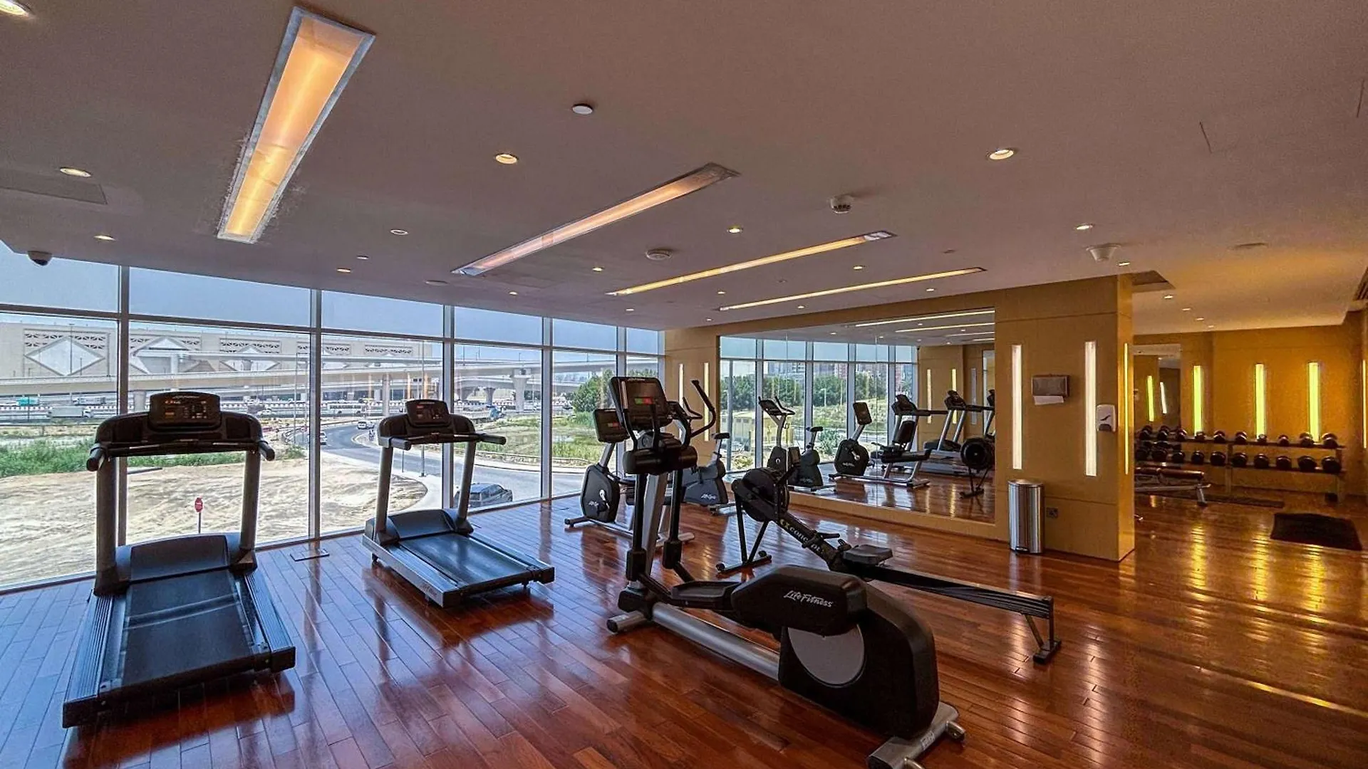 Frank Porter - Damac Tower 108 - 1Br Dubai Apartment