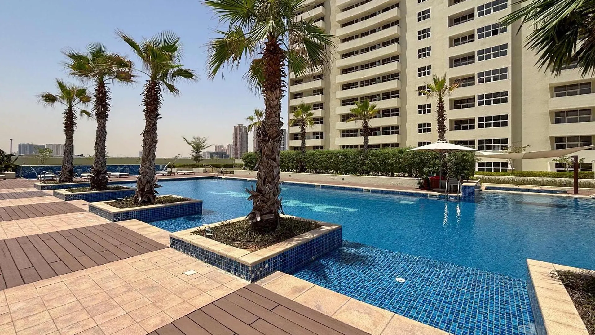 Frank Porter - Damac Tower 108 - 1Br Dubai